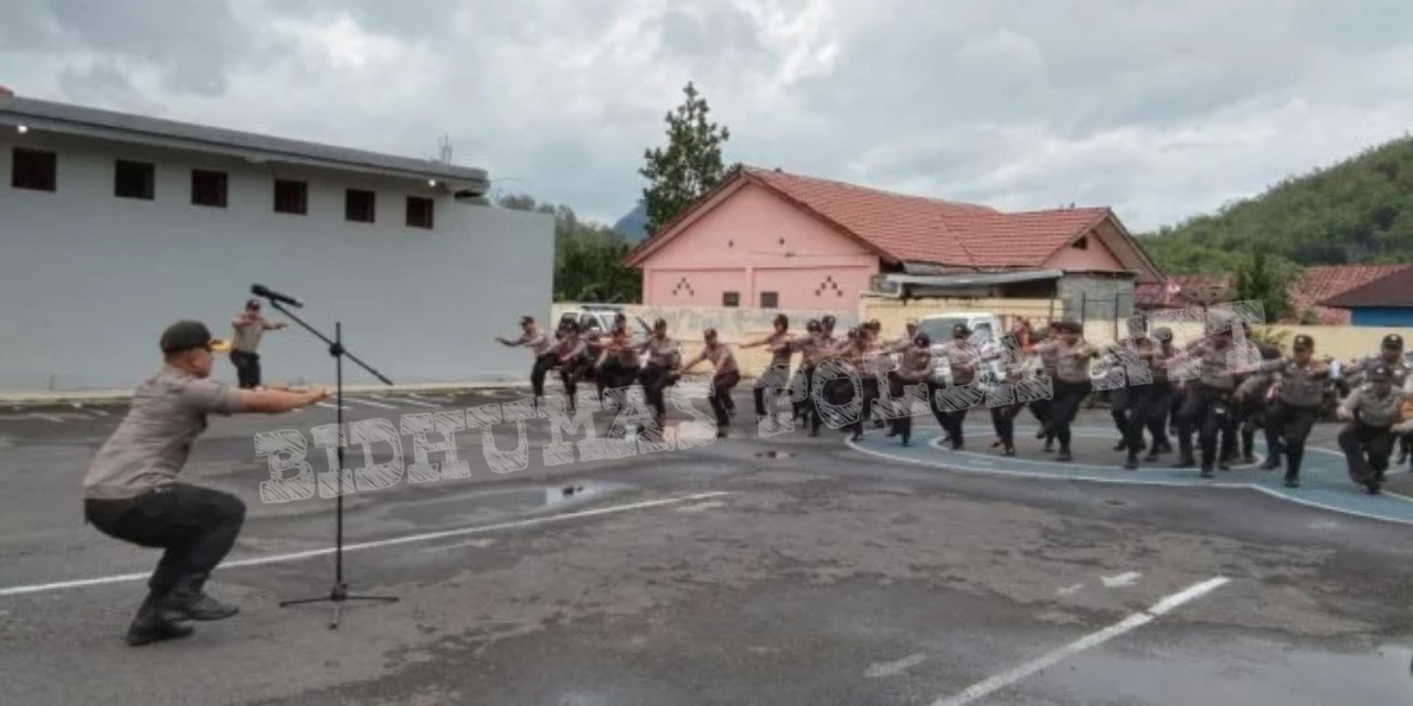 Cuaca buruk, Kapolres Ngada Ajak Anggotanya Berolahraga