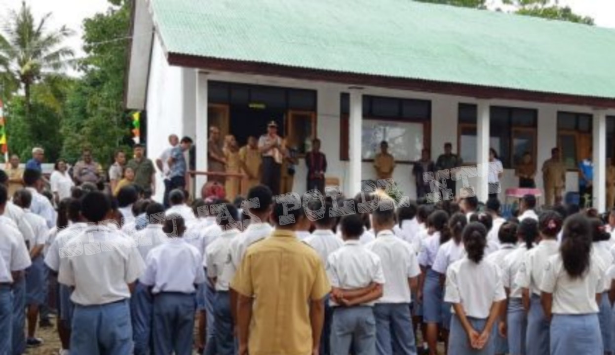 Bersama Gubernur NTT, Wakapolda NTT Kunjungi SMAN 1 Niki-niki