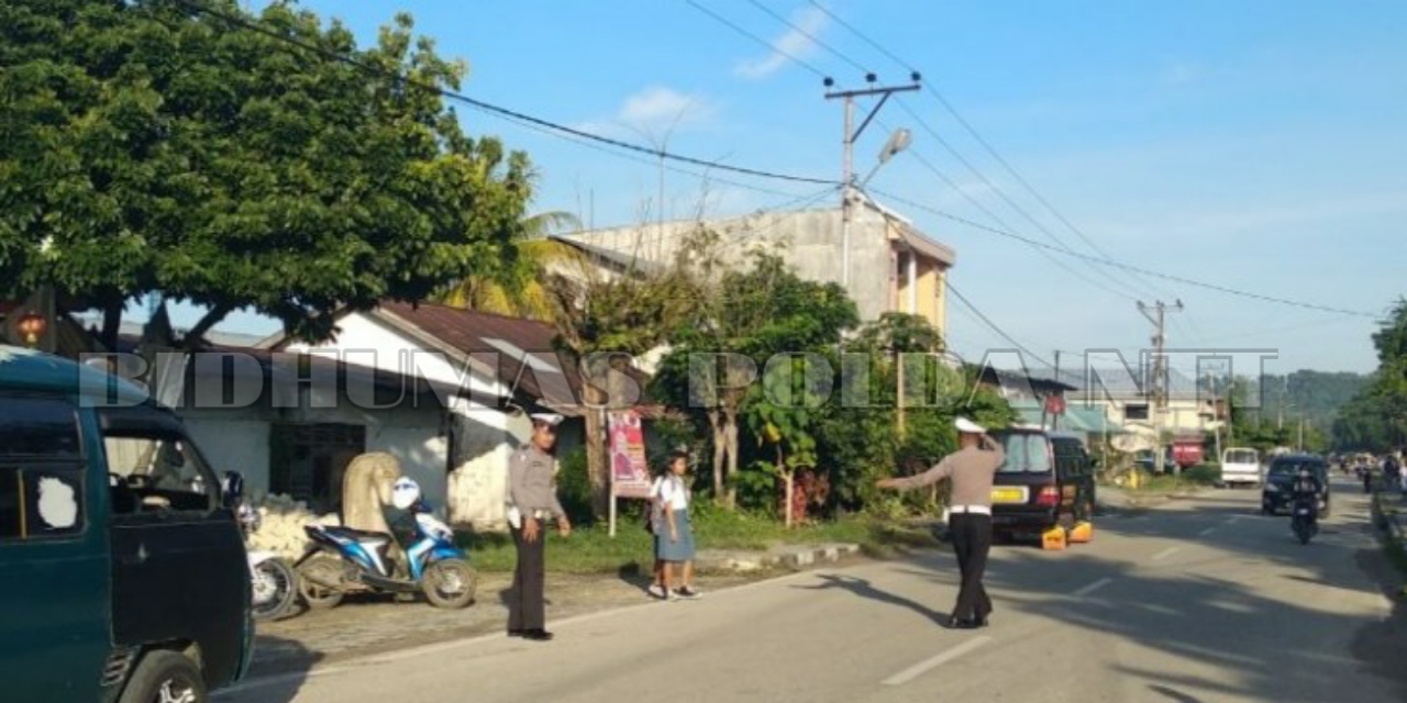 Tekan angka Lakalantas Sat Lantas Polres Sumba Barat Rutin Lakukan Pengaturan di Pagi Hari