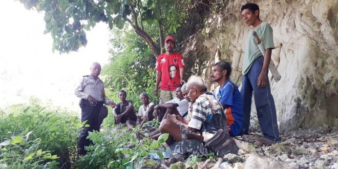 Personil Polres TTS Luangkan Waktunya Beri Pesan Kamtibmas