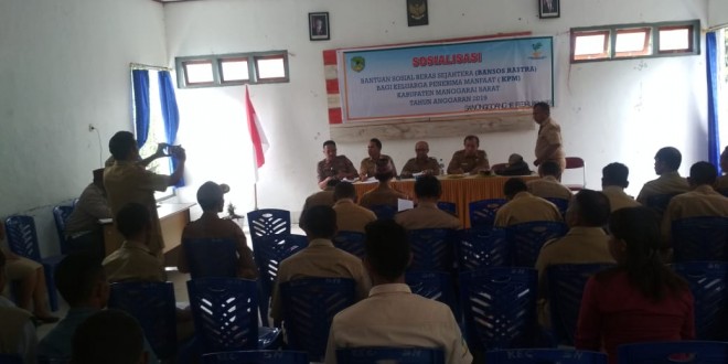 Kapolsek Sano Nggoang Bersama Kadis Sosial Manggarai Barat Gelar Sosialisasi Bansos Rastra Tahun Anggaran 2019