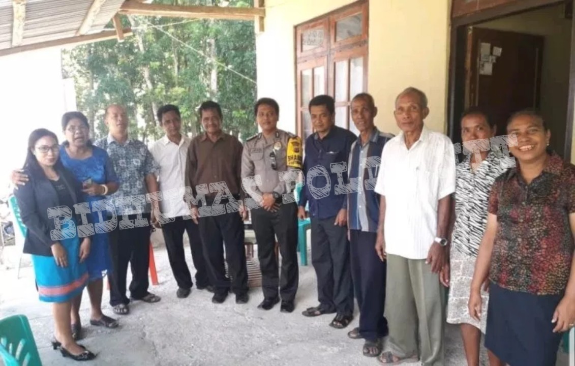 Bhabinkamtibmas Polsek Wanukaka Amankan dan monitoring Jalannya Ibadah Mingguan