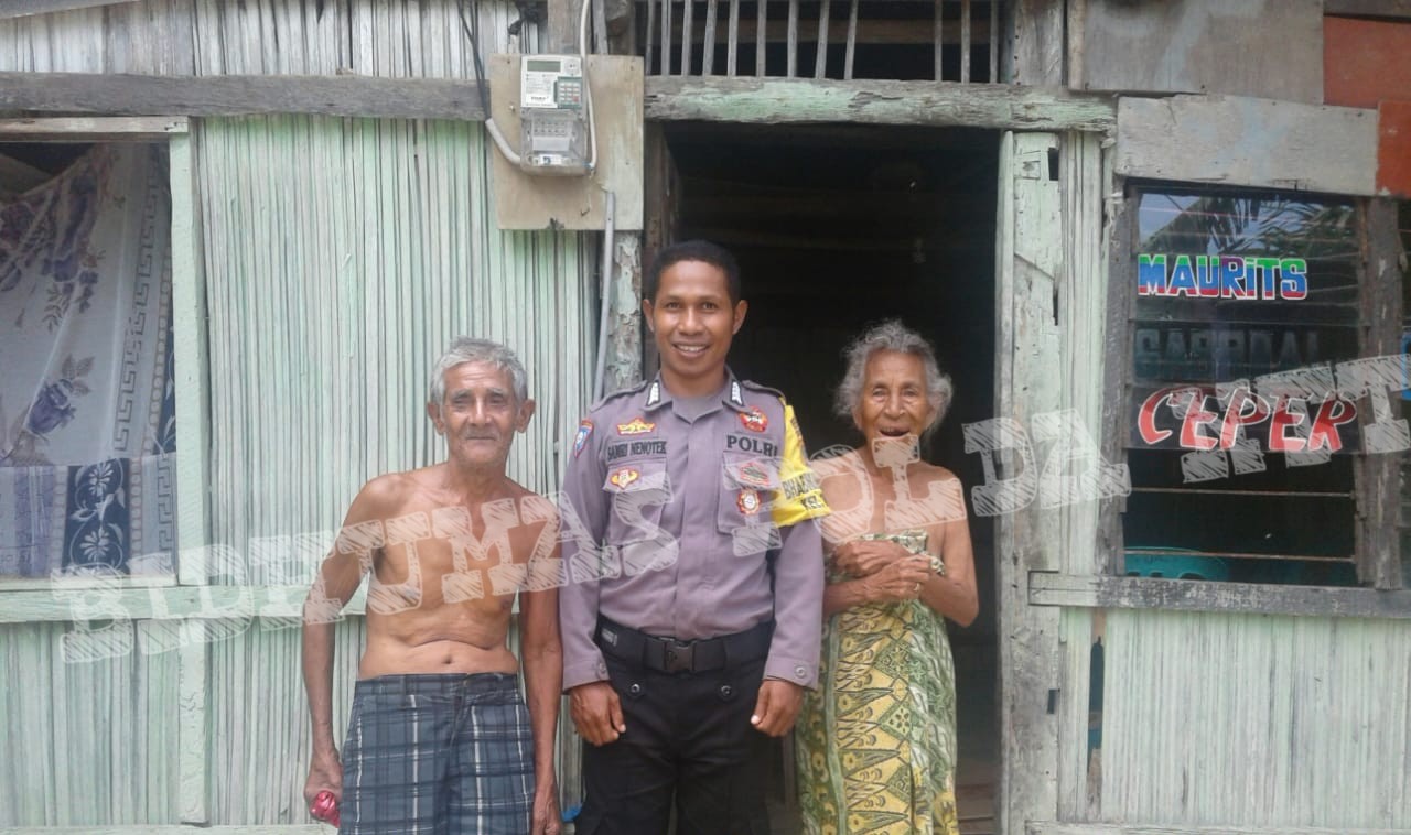 Sambagi Lansia, Bhabinkamtibmas Oebufu Sampaikan Imbauan Terkait Bansos