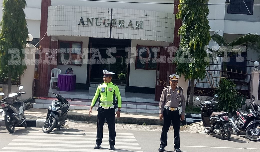 Jalannya Ibadah Kebaktian di GMIT Anugerah, Lantas Polres Kupang Kota Laksanakan Pengamanan dan Pengaturan Lalin