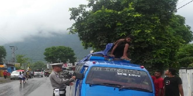 TINGKATKAN KESADARAN TERTIB BERLALU LINTAS, PANIT LANTAS POLSEK BORONG IMBAU PREVENTIF