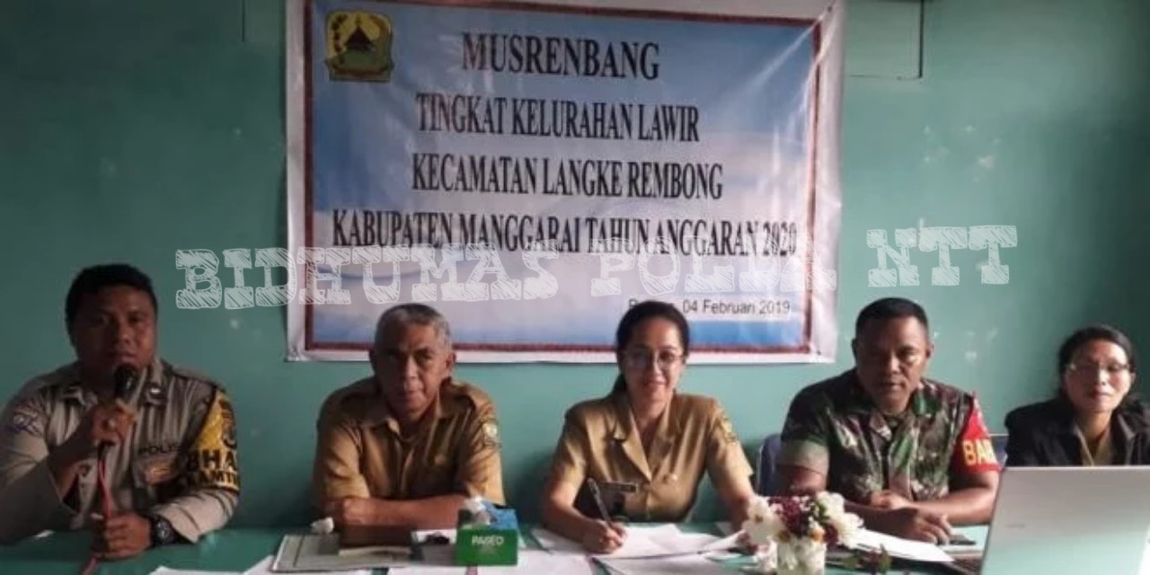 Bhabinkamtibmas Lawir MengImbau Warga Saat Mengahadiri Rapat Musrenbang