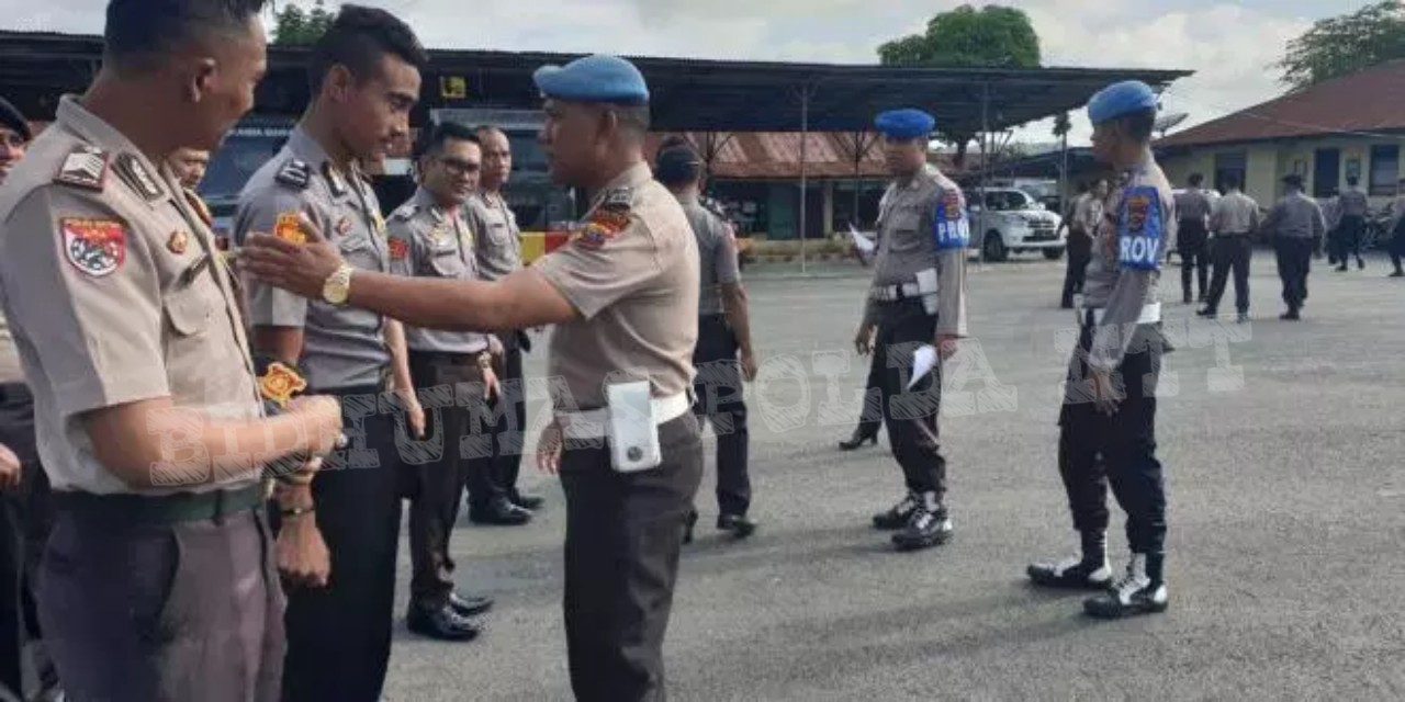 Untuk Displin Personel, Kasi Propam Polres Sumba Barat Gelar Pemeriksaan Sikap Tampang