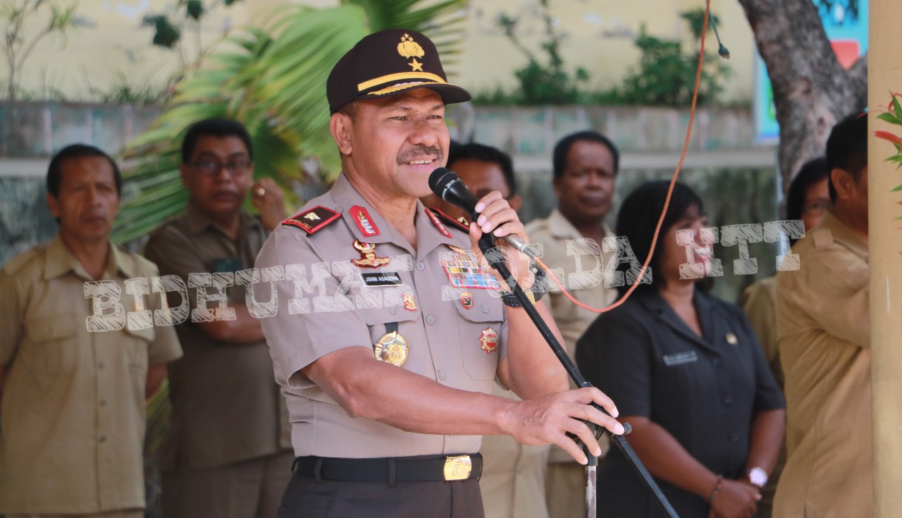 Wakapolda NTT Pimpin Apel Pagi di SMAN I Kupang