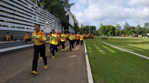 Personel Polda NTT Lakukan Tes Kesemaptaan Jasmani