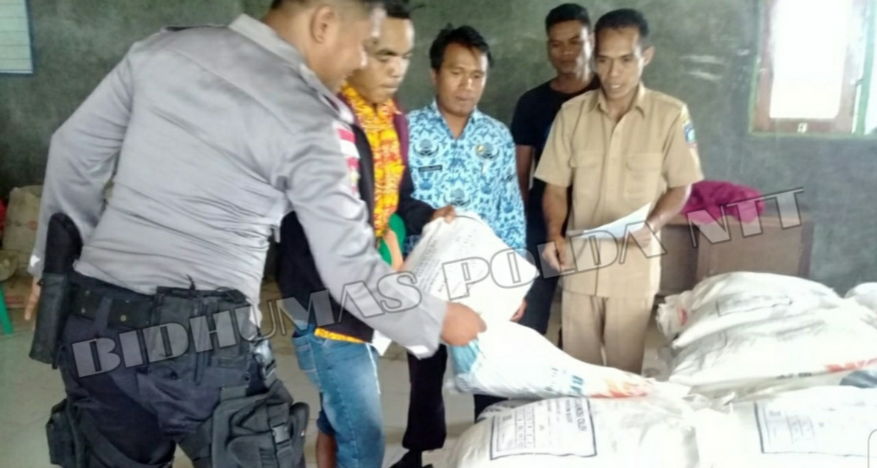 Personel Polres Mamboro Melakukan Pemantauan Penyaluran dan Pembagian Bansos