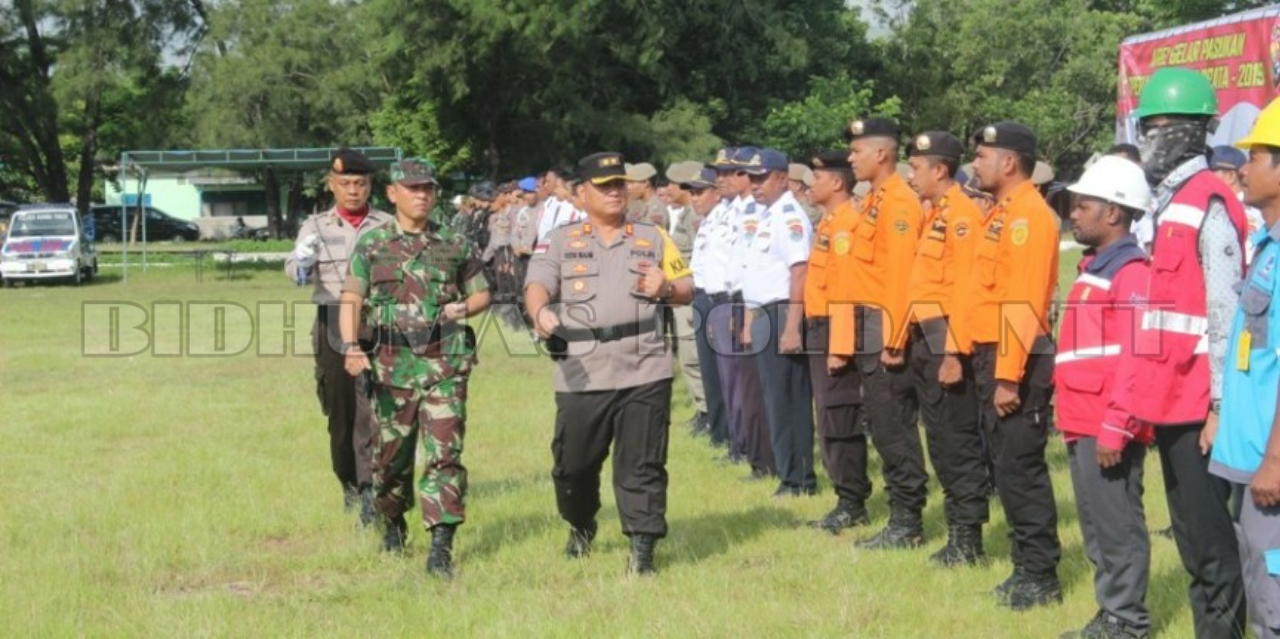 Kapolres Sumba Timur didampingi Dandim 1601 Sumba Timur Pimpin Apel Gelar Pasukan Kesiapan Pengamanan Pemilu 2019