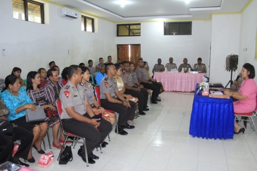 Sidang BP4R, Ketua Bhayangkari Brimobda NTT beri arahan kepada personil brimob dan calon istri