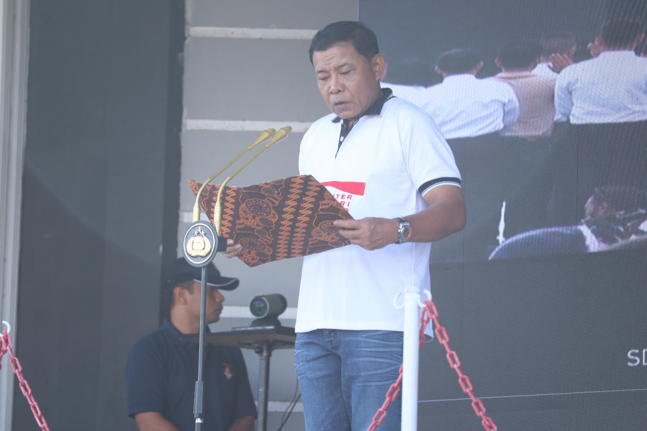 Polda NTT Gelar Penandatanganan Pakta Integritas dan Pengambilan Sumpah Panitia, Orang tua/wali dan Peserta Penerimaan Terpadu Anggota Polri Panda Polda NTT TA. 2019