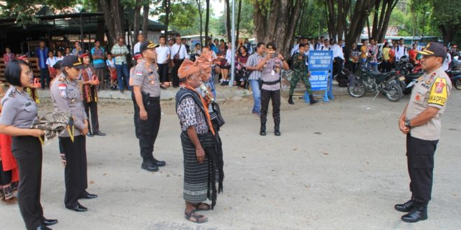 Tiba di Polres Belu, Wakapolda NTT Disambut Sapaan Adat