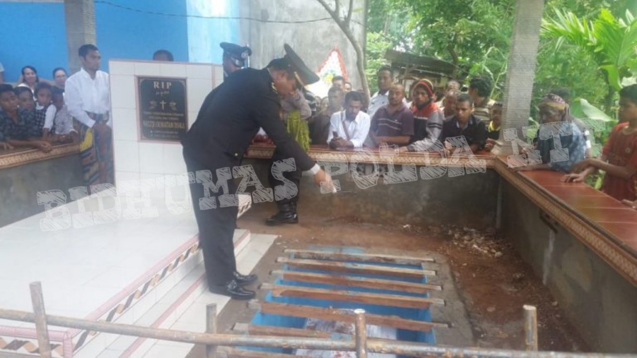 Polres TTS Gelar Upacara Pemakaman Anggota Polri