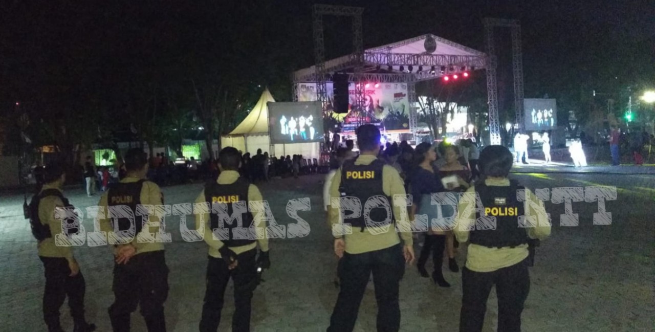 Personel Polres Kupang Kota Lakukan Pengamanan Jalannya Konser Musik di Kantor Gubernur