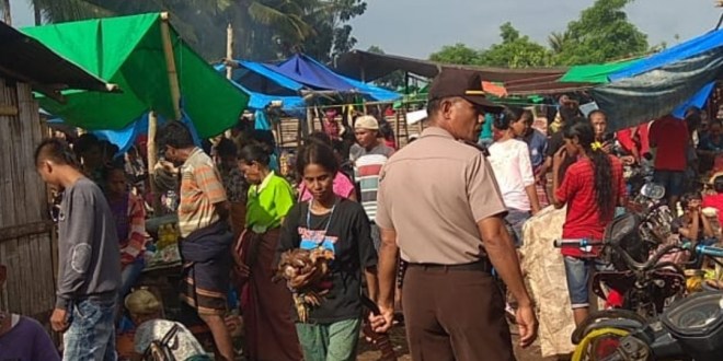 Kapolsek Kodi Utara Bersama Bhabinkamtibmas Gelar Patroli Publik