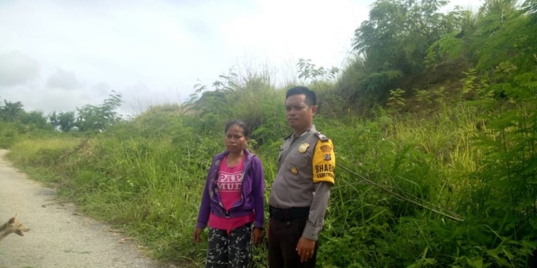 Bhabinkamtibmas Lamboya Giat Sambang Koordinasi PKH di warga Binaanya