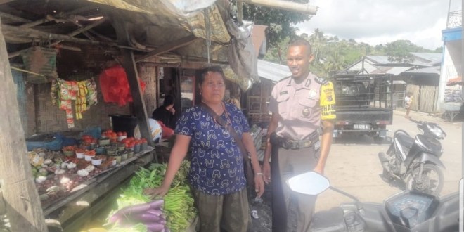 Bhabinkamtibmas Polsek Wewewa Barat Berkunjung ke Warga Binaanya Penerima PHK