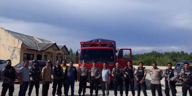 Tim Rajawali Polres Sumba Timur Kawal Distribusi Logistik Pemilu Ke Kabupten Sumba Barat Daya