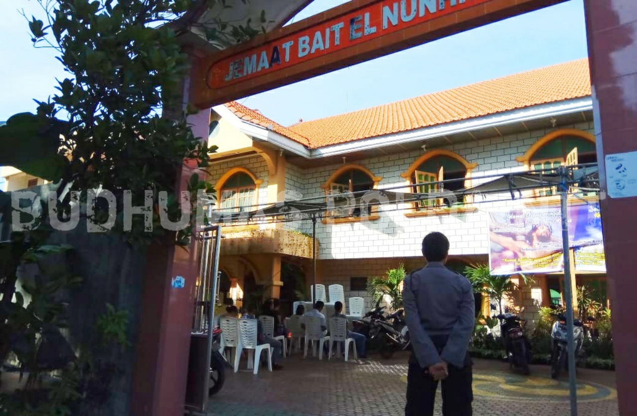 Polda NTT Melakukan Pengamanan Ibadah Perayaan Paskah Ke Dua di Sejumlah Gereja di Kota Kupang.