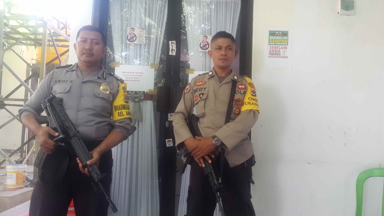 Personel Polres Kupang Kota Amankan Rapat Pleno di PPK Kota Lama