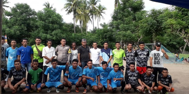 Bhabinkamtibmas Desa Komodo Hadiri Pembukaan Turnamen Futsal