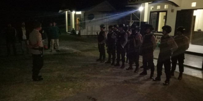 Personel Polsek Lembor dan BKO Polda NTT Gelar Patroli Malam Jelang Pemilu 2019