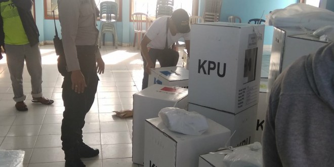 Polres Mabar Kawal Penyaluran Logistik Pemilu 2019 Ke Kecamatan Kuwus