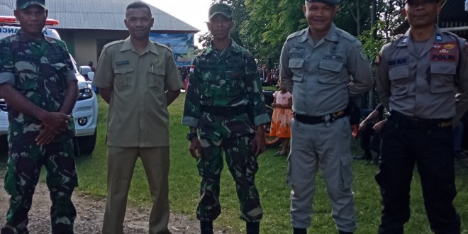 Amankan Misa Paskah, Polsek Kuwus dan Babinsa Jaga Gereja Paroki Hati Kudus Yesus