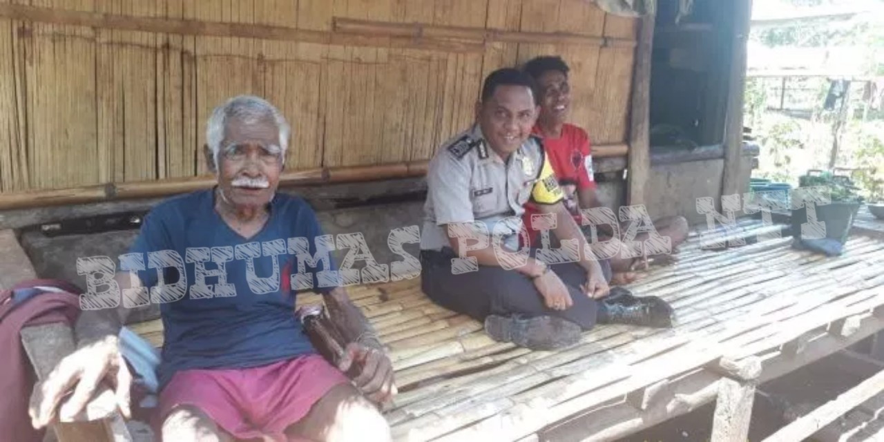 Jelang Pemilu 2019, Personel Bhabinkamtibmas Kalembukaha Sambangi Warga Binaannya