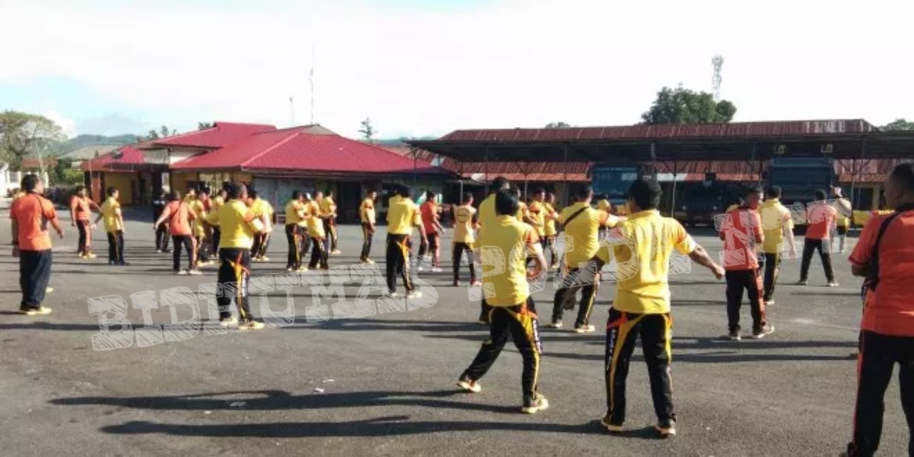 Jaga Kebugaran, Personel Polres Sumba Barat Lakukan Olahraga Bersama