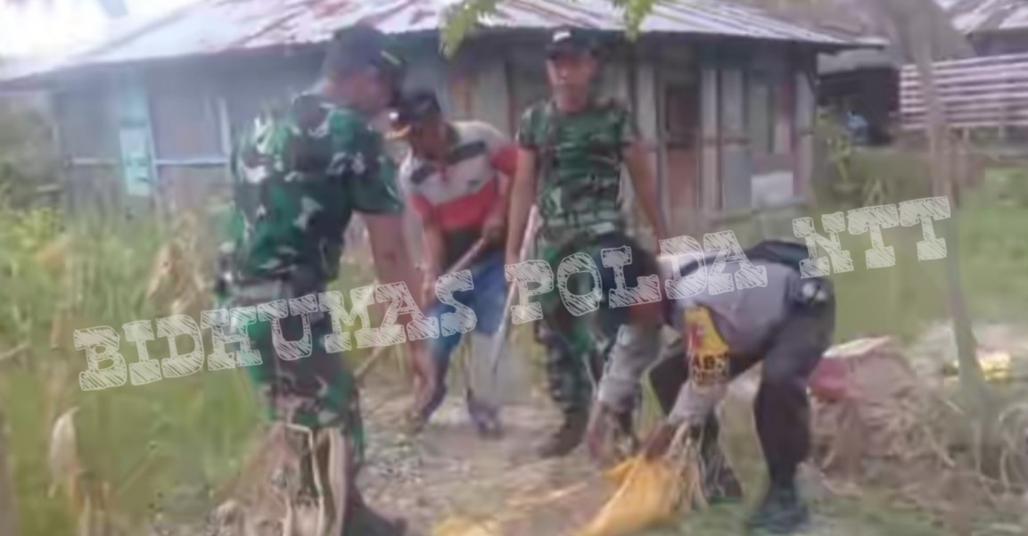 Peduli Pada Warga Binaannya, Personel Bhabinkamtibmas Asumanu Dibantu Dua Personel Satgas Pamtas Lakukan Kerja Bakti