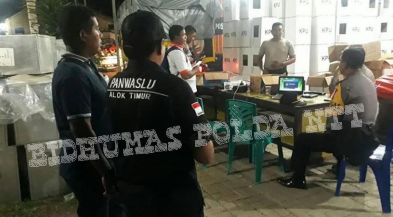 Kapolres Sikka Cek Pergeseran Logistik Pemilu 2019 di Gudang Logistik KPU Sikka