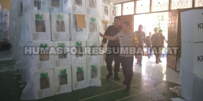 Kapolres Sumba Barat Lakukan Monitoring Distribusi Logistik Pemilu 2019 Sekaligus Pengecekan Personil Pengamanan TPS