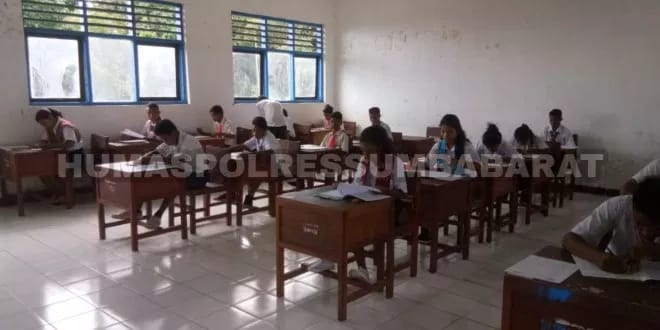 Pengamanan UNBK dan UNKP Tingkat SMP oleh Personel Polsek Wewewa Barat pada 12 Sekolah