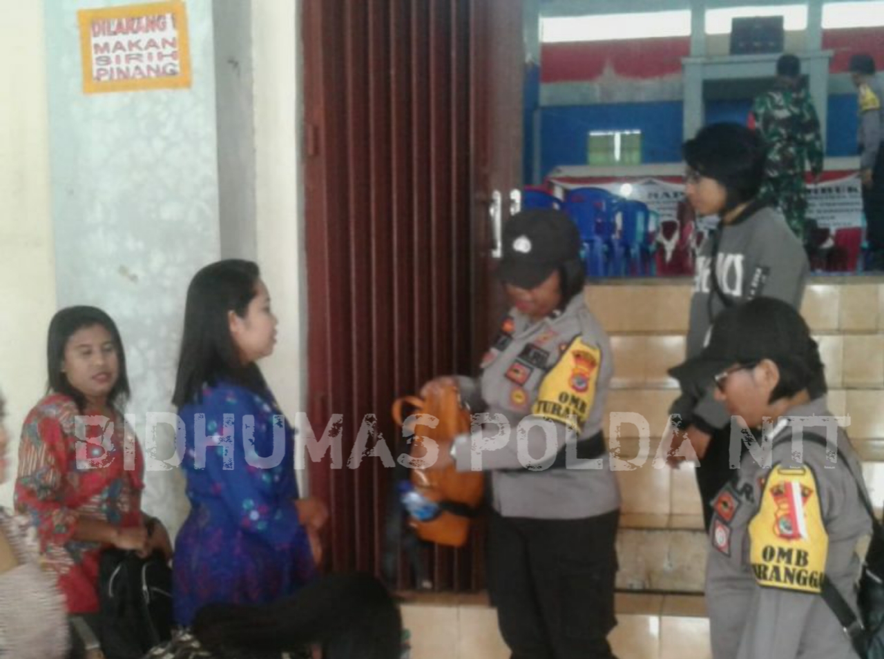 Personel Polres TTS dan Kodim 1621 TTS Lakukan Pengamanan Pleno Rekapitulasi Pemilu 2019 tingkat KPUD