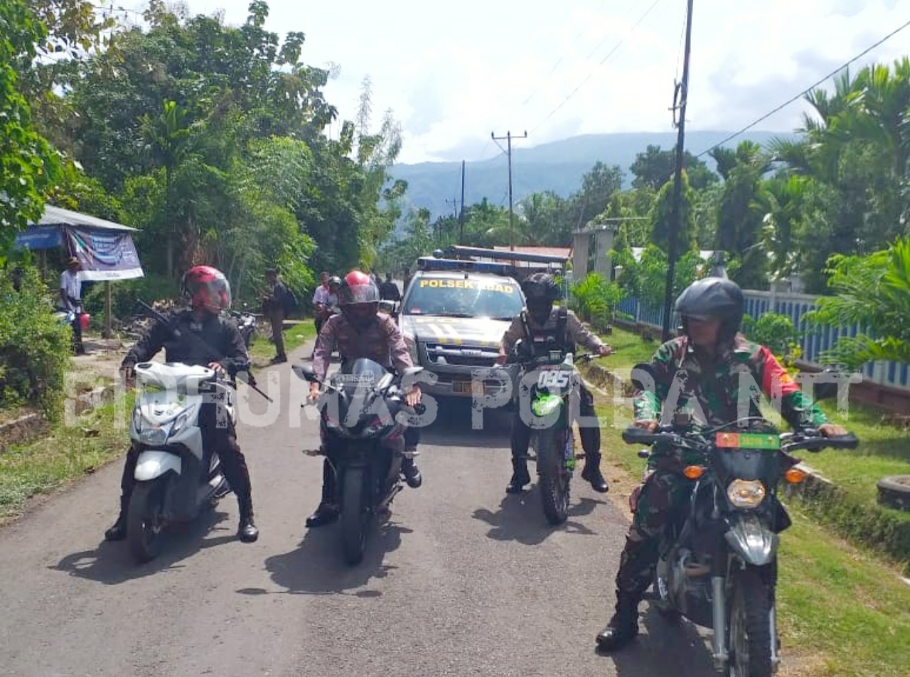 Personel Polres Alor Kawal Pergeseran Logistik Pemilu 2019 dari PPK Alor Barat Daya ke KPUD Alor