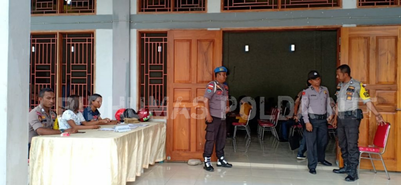 Personel Polres Belu Lakukan Pengamanan Rapat Pleno Penghitungan Suara Pemilu Tingkat KPUD Malaka