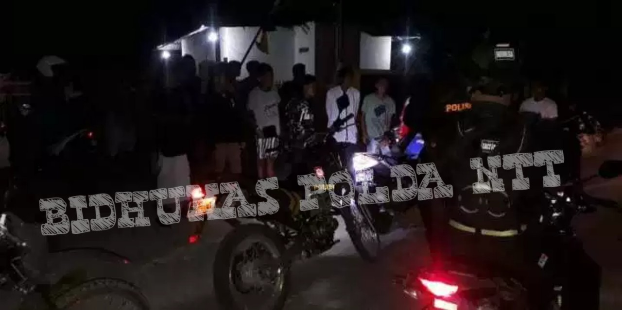 Jaga Situasi Yang Kondusif, Tim Rajawali Sat Sabhara Polres Sumba Timur Gelar Patroli Malam