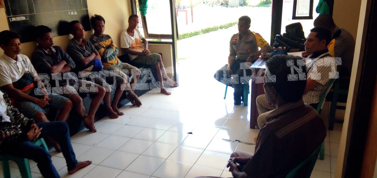 Personel Polsek Lamboya, Berhasil Mendamaikan Warga Binaannya Yang Bertikai