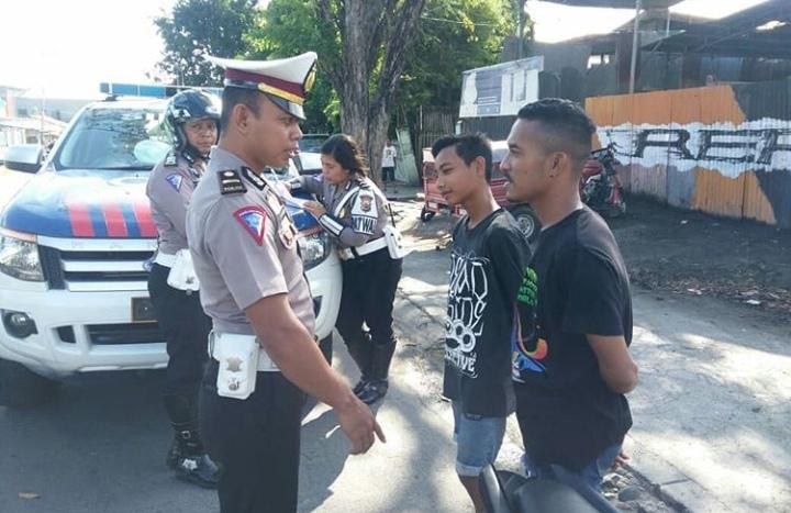 Tertibkan Kendaraan, Personel Polres Sikka Lakukan Kegiatan Operasi Keselamatan Tahun 2019