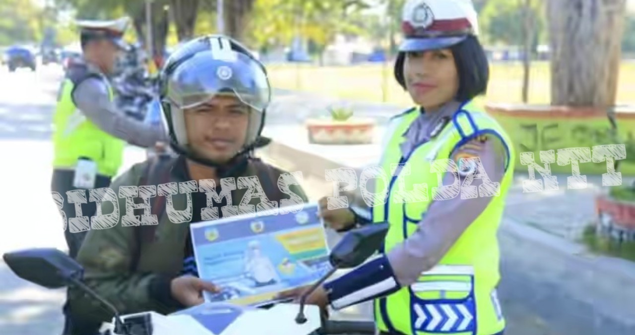 Hari Terakhir Ops Keselamatan Turangga 2019, Personel Satlantas Polres Belu Bagi Pamflet