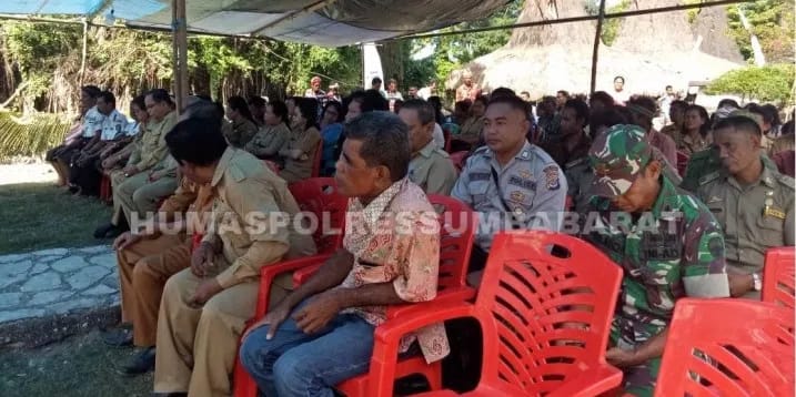 Perwakilan Polsek Lamboya Hadiri Pencanangan Kampung KB