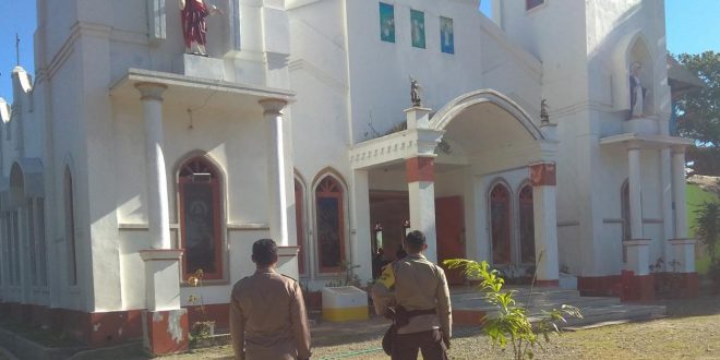 Jamin Kenyamanan Umat Saat Beribadah, Polsek Lamaknen Turun ke Gereja Amankan Misa Kenaikan Isa Almasih