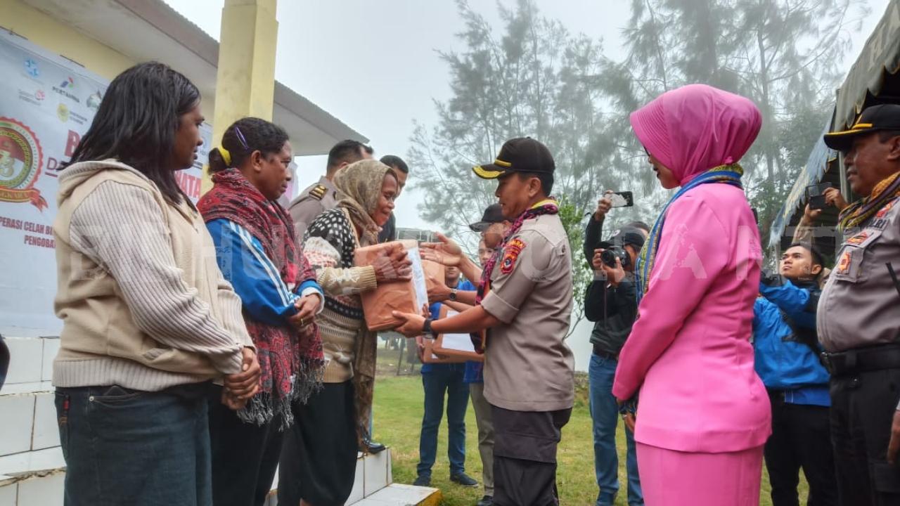 Jelang HUT Bhayangkara ke-73, Biddokkes Polda NTT, Gelar Pengobatan gratis Bagi Warga Mollo Utara