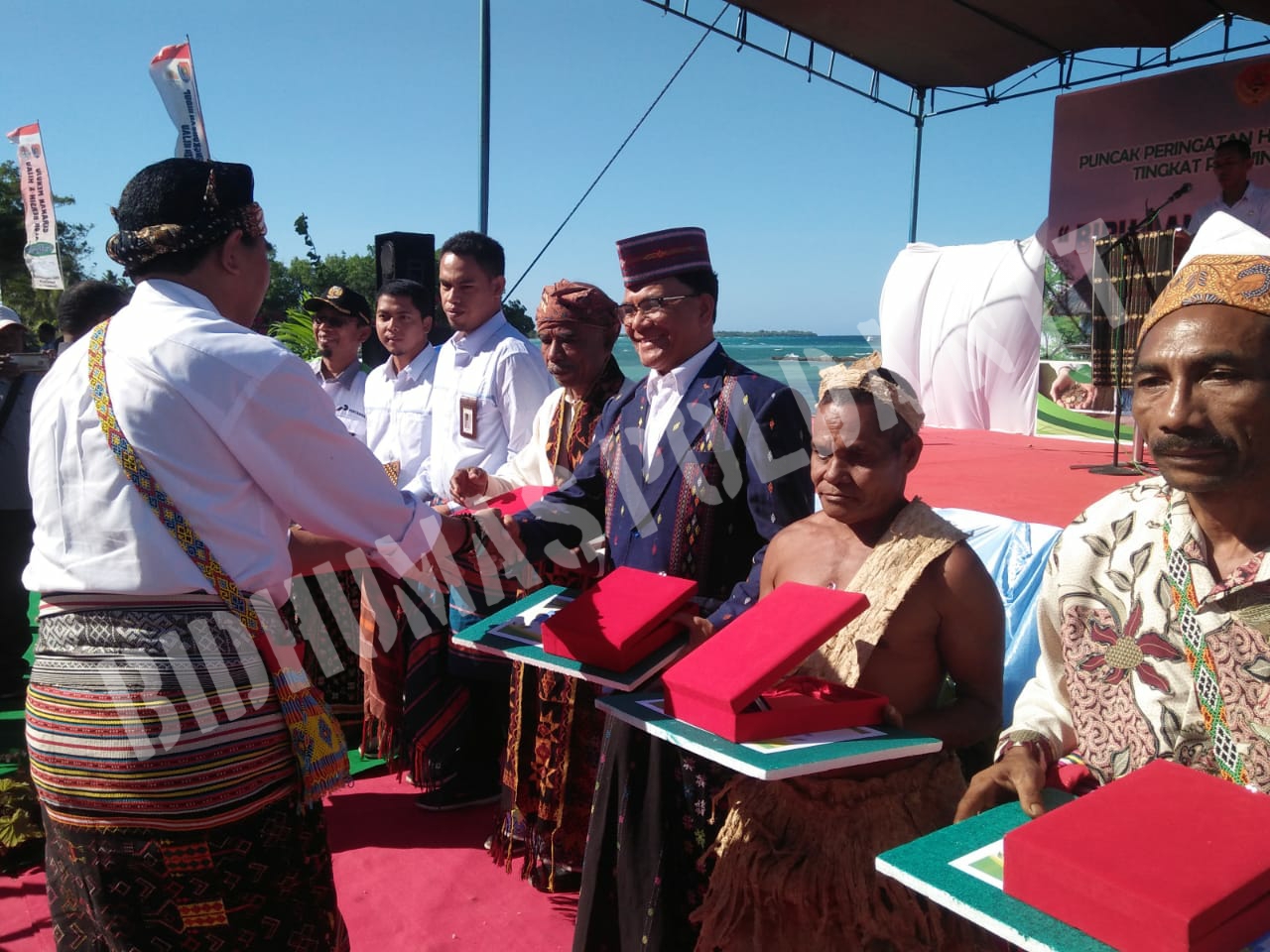 Personel Polda NTT AKBP Kornelis Wayong, S. Sos Terima Penghargaan Kalpataru