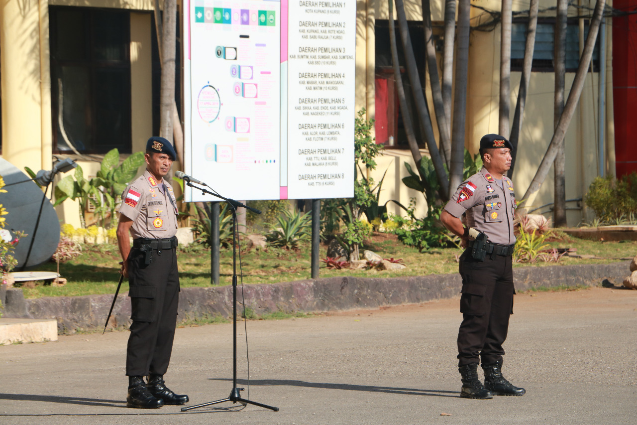 Tingkatkan Kemampuan Personel Polda NTT Rutin Latihan Baris Berbaris