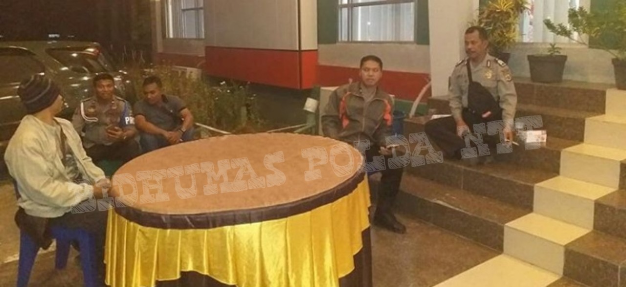 Personel Polsek Alok Amankan Halal Bihalal Ratusan Umat Muslim di Kabupaten Sikka