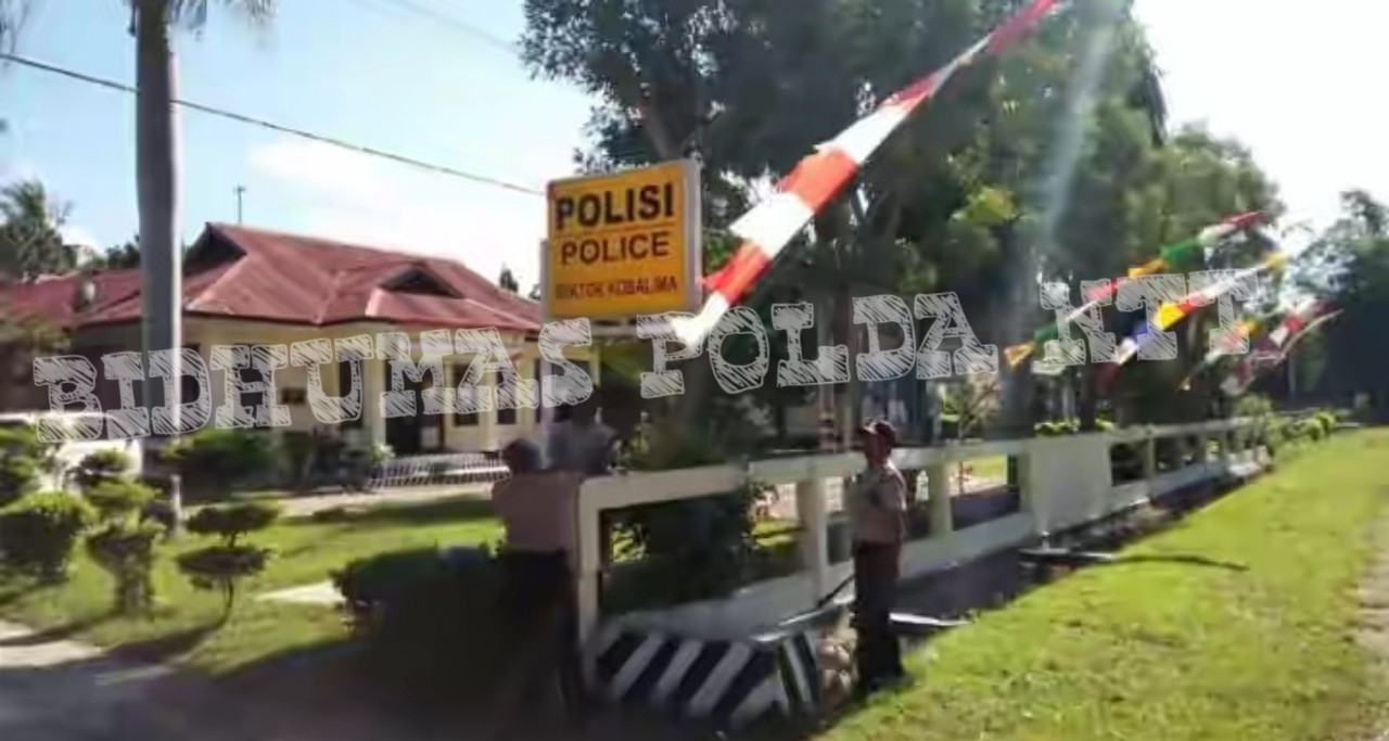 Meriahkan Hari Bhayangkara ke 73, Jajaran Polres Belu Percantik Mako Dengan Bendera dan Umbul-Umbul